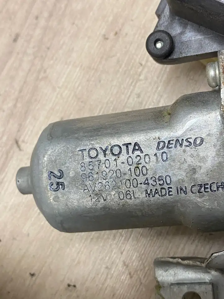 Toyota Avensis T270 (2009 - 2012) 8572005060 Стеклоподъемник задней двери — фото 1
