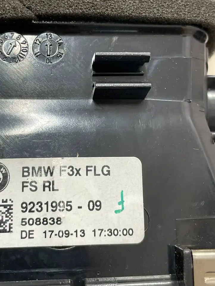 BMW 4 F32 F33 (2013 - 2017) 9231995 Центральный воздушный дефлектор — фото 2