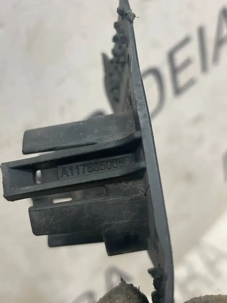 Mercedes-Benz CLA C117,X117,W117 (2013 - 2019) A1178850058 Кронштейн заднего датчика парковки — фото 2