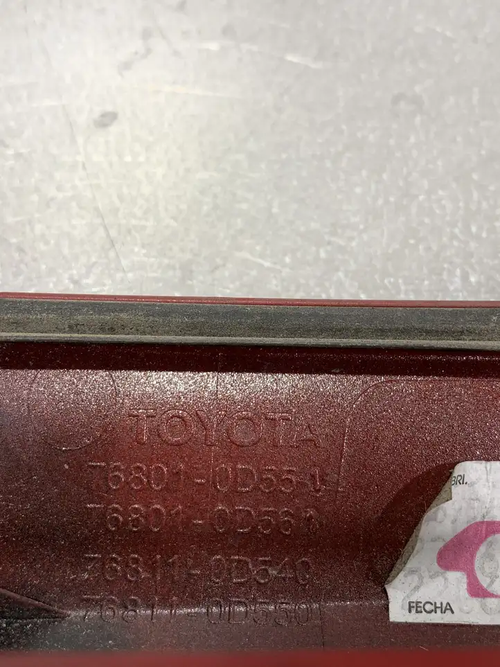 Toyota Yaris (2012 - 2014) 768010D551 Подсветка номера — фото 8