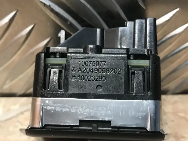Mercedes-Benz C W204 (2007 - 2014) A2049058202 Блок кнопок стеклоподъемников — фото 9