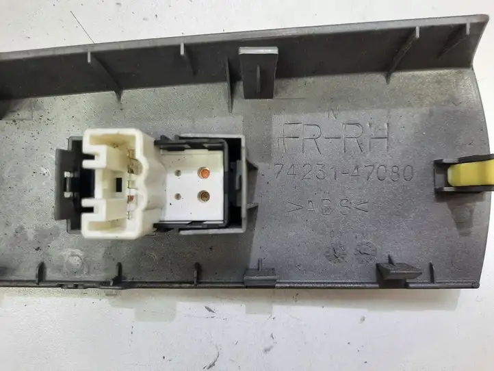 Toyota Prius (XW20) (2003 - 2009) 7423147080 Блок кнопок стеклоподъемников — фото 2