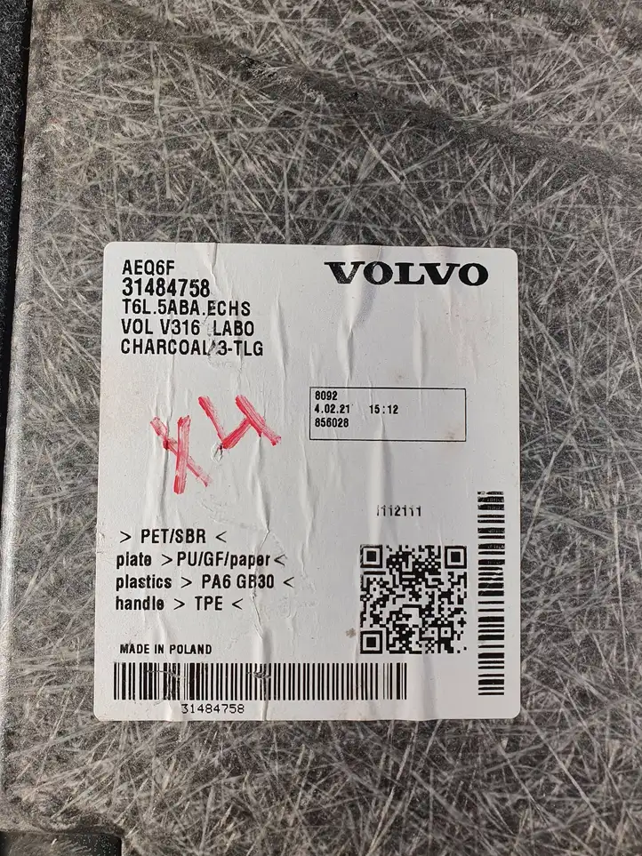 Volvo XC40 (2017 - ) 31484758 Пол багажника — фото 4