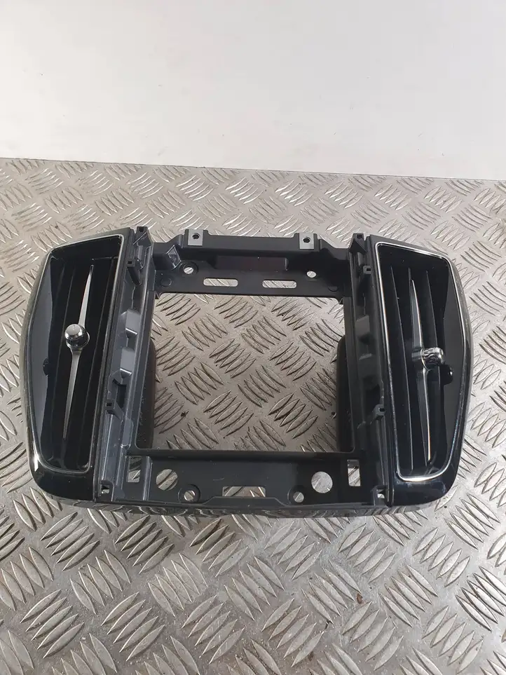 Volvo XC60 (2017 - ) 31417744 Центральный воздушный дефлектор — фото 1