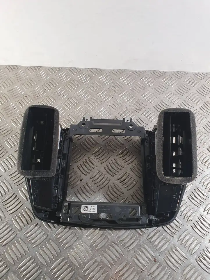 Volvo XC60 (2017 - ) 31417744 Центральный воздушный дефлектор — фото 2