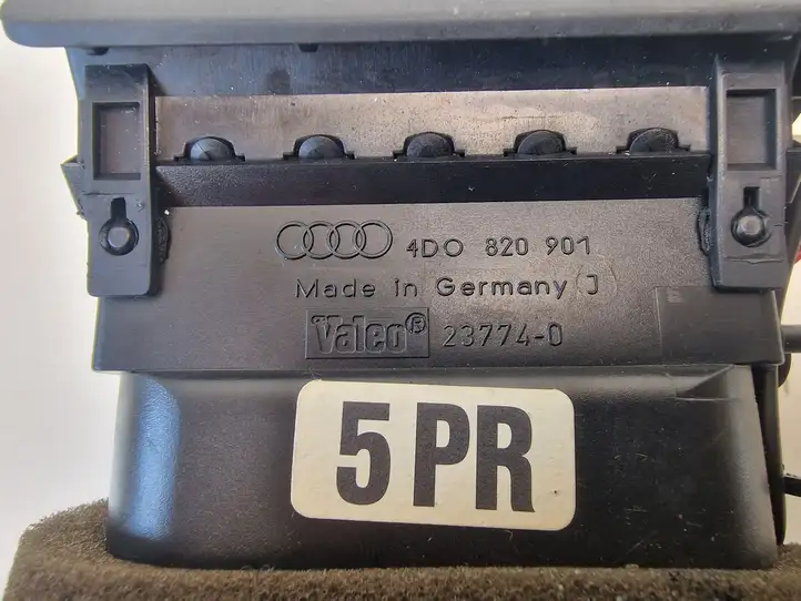 Audi A8 S8 D2 4D (1999 - 2002) 4D0820901 Боковой воздушный дефлектор — фото 4