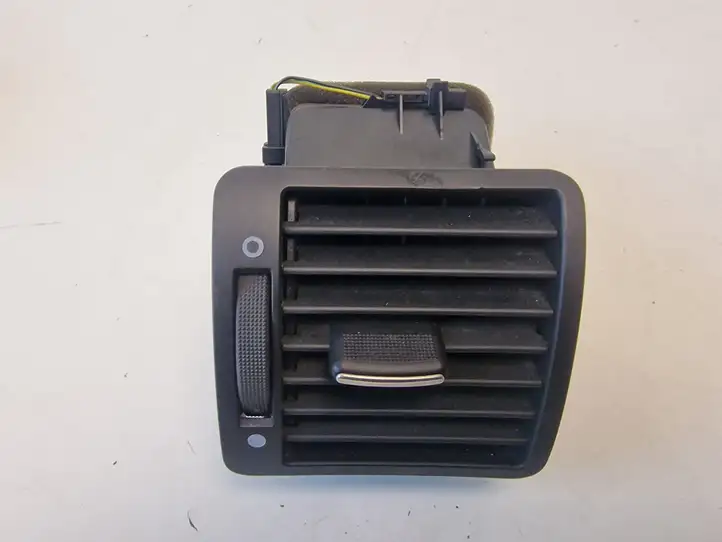 Audi A8 S8 D2 4D (1999 - 2002) 4D0820902J Боковой воздушный дефлектор — фото 1
