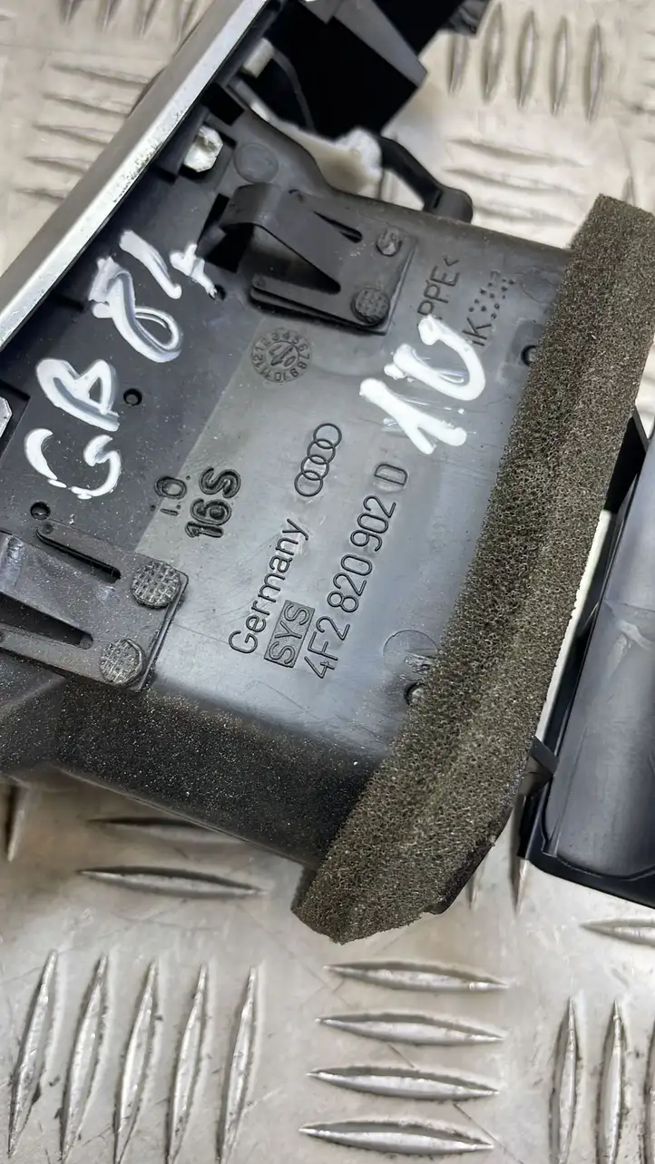 Audi A6 S6 C6 4F (2008 - 2011) 4F2820902 Боковой воздушный дефлектор — фото 2