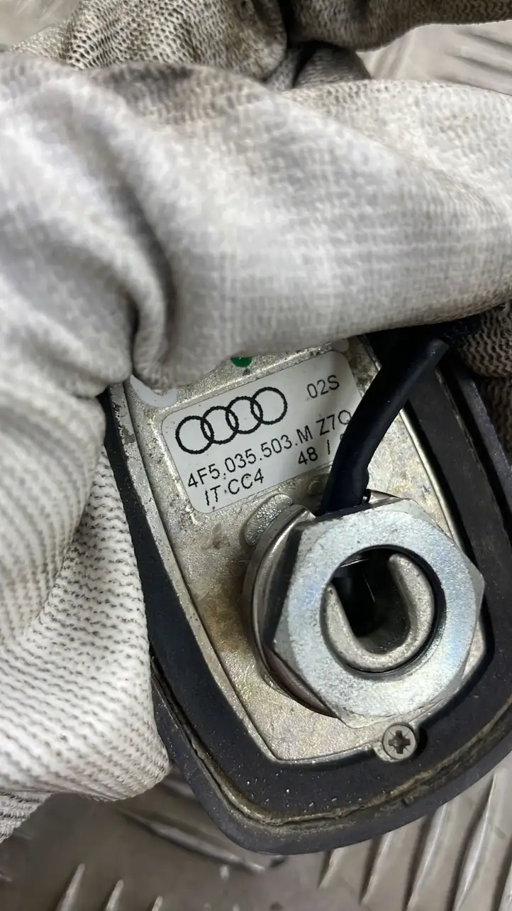 Audi A6 S6 C6 4F (2008 - 2011) 4F5035503 GPS антенна — фото 2