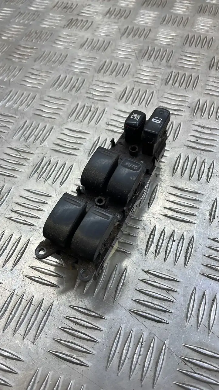 Toyota Previa (XR30, XR40) II (2000 - 2006) 8404028011 Блок кнопок стеклоподъемников — фото 1