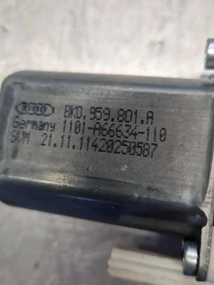 Audi A4 S4 B8 8K (2011 - 2015) 8K0959801A Стеклоподъемник задней двери — фото 3