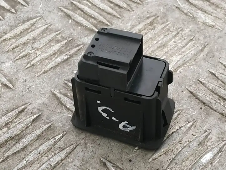 Audi A3/S3 8V (2012 - 2016) 4F0962109B Кнопка фаркопа в багажнике — фото 3