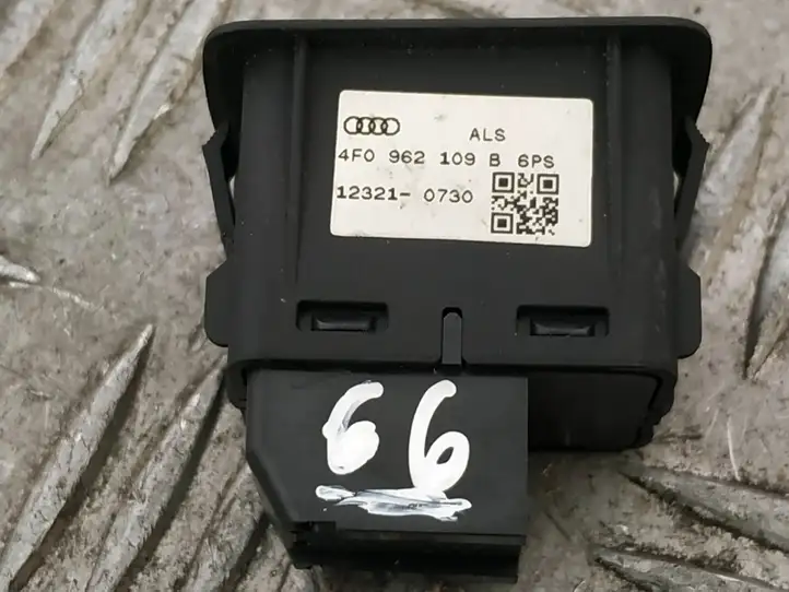Audi A3/S3 8V (2012 - 2016) 4F0962109B Кнопка фаркопа в багажнике — фото 5