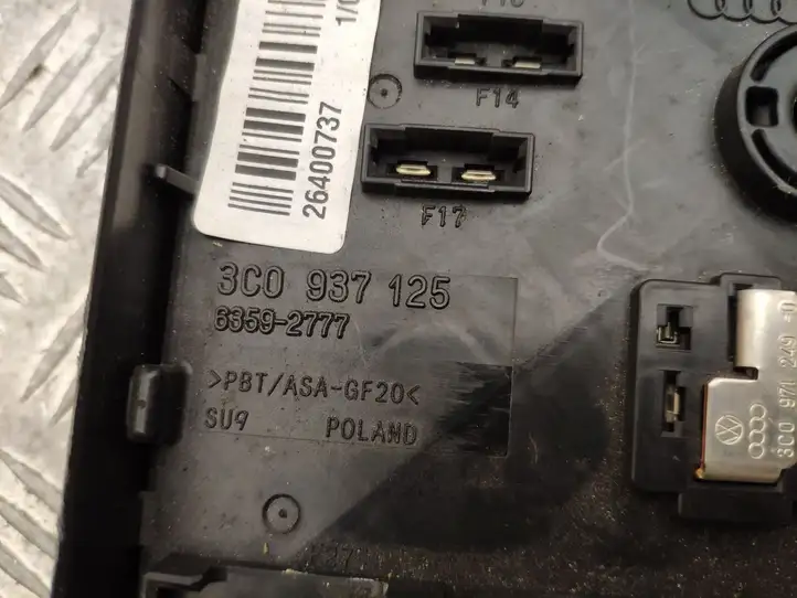 Volkswagen PASSAT B6 (2005 - 2010) 3С0937125 Блок монтирования реле — фото 4