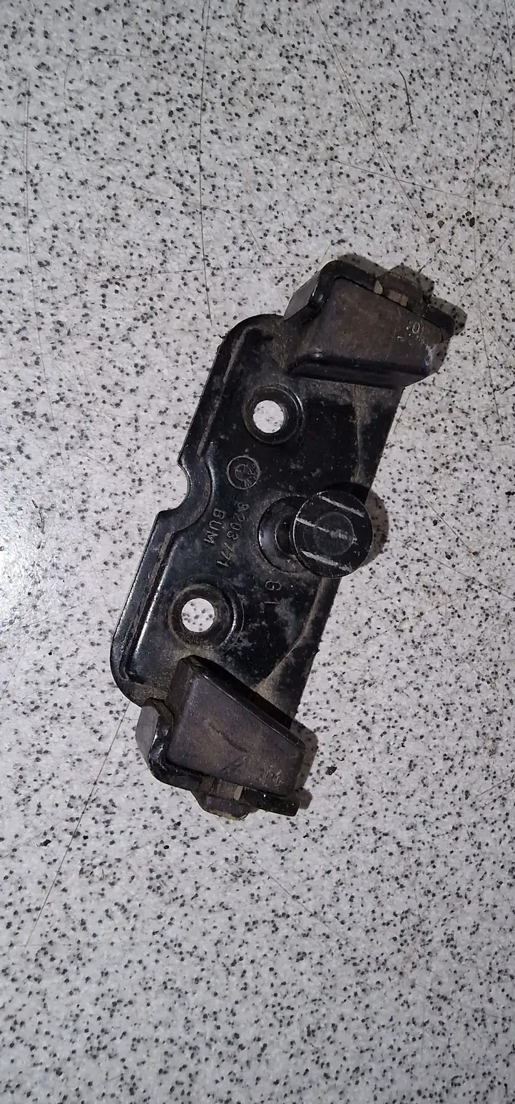 BMW 3 E46 (1998 - 2005) 8203771 Петля замка багажной двери — фото 1