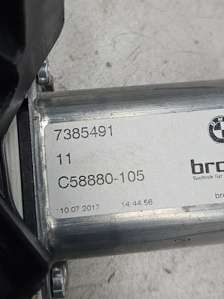 BMW 5 G30 G31 (2016 - ) 7385491 Механизм шторки багажника — фото 7