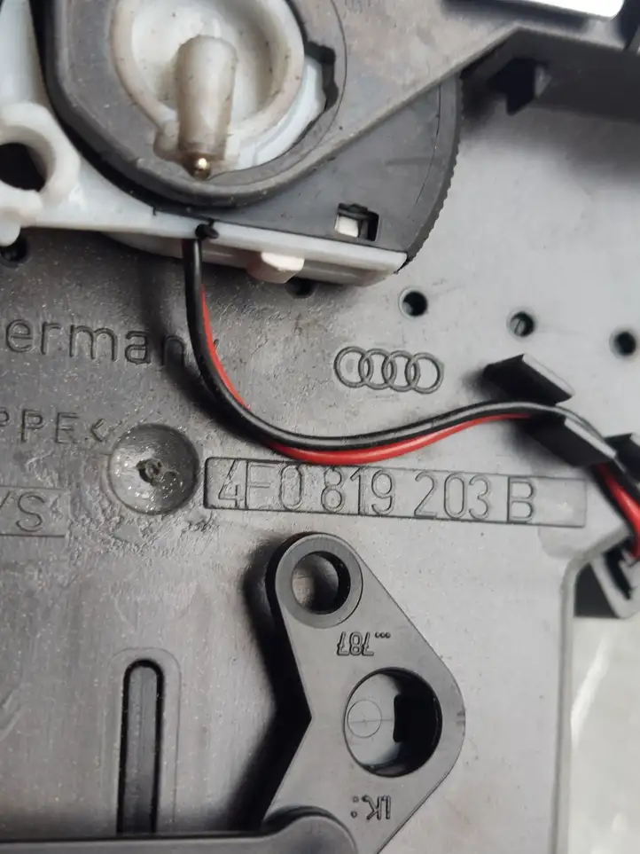 Audi A6 S6 C6 4F (2004 - 2008) 4F0819203B Задний воздушный дефлектор — фото 3