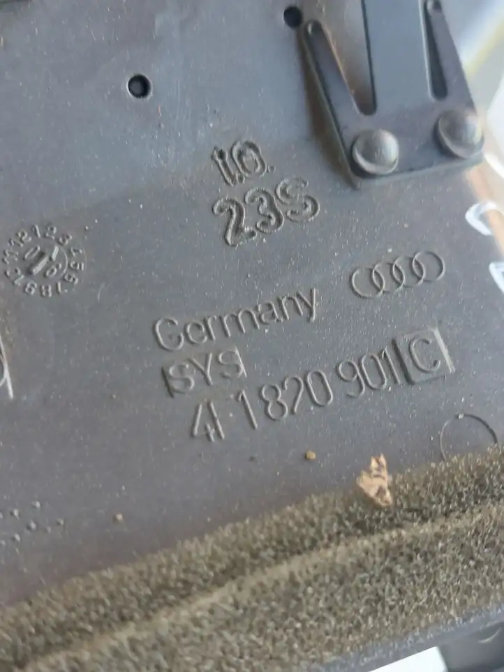 Audi A6 S6 C6 4F (2004 - 2008) 4F1820901C Боковой воздушный дефлектор — фото 2