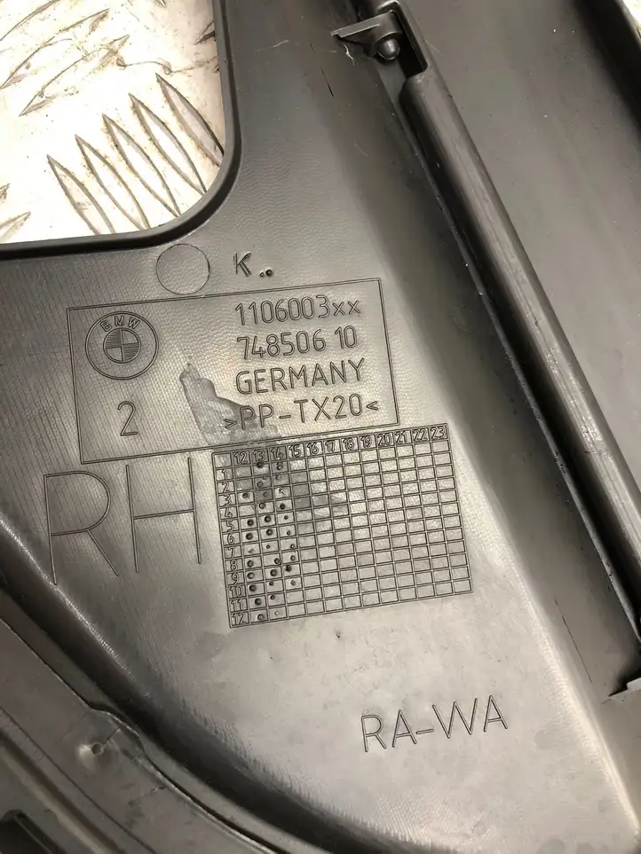 BMW 5 F10 F11 (2009 - 2016) 1106003XX Прочие детали моторного отсека — фото 3