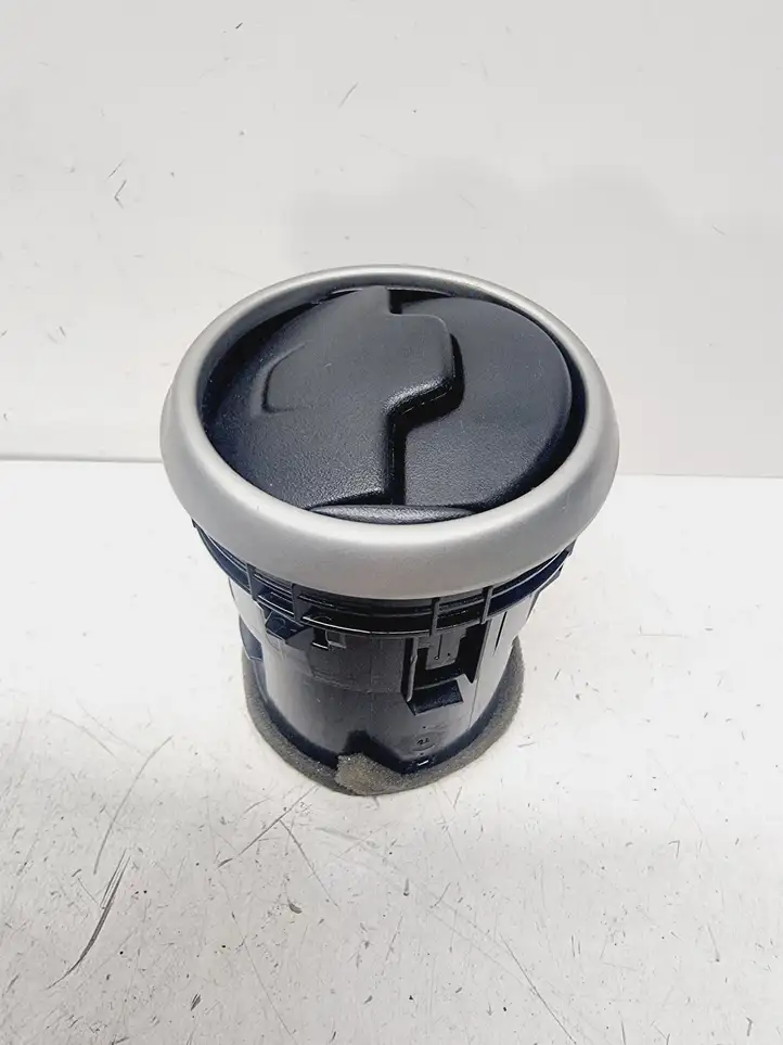 Nissan Qashqai (2006 - 2010) 68760JD10A Боковой воздушный дефлектор — фото 1
