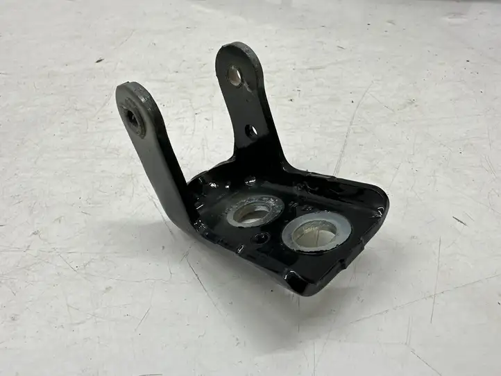 Opel Corsa F (2019 - ) Нижняя петля задней двери — фото 1
