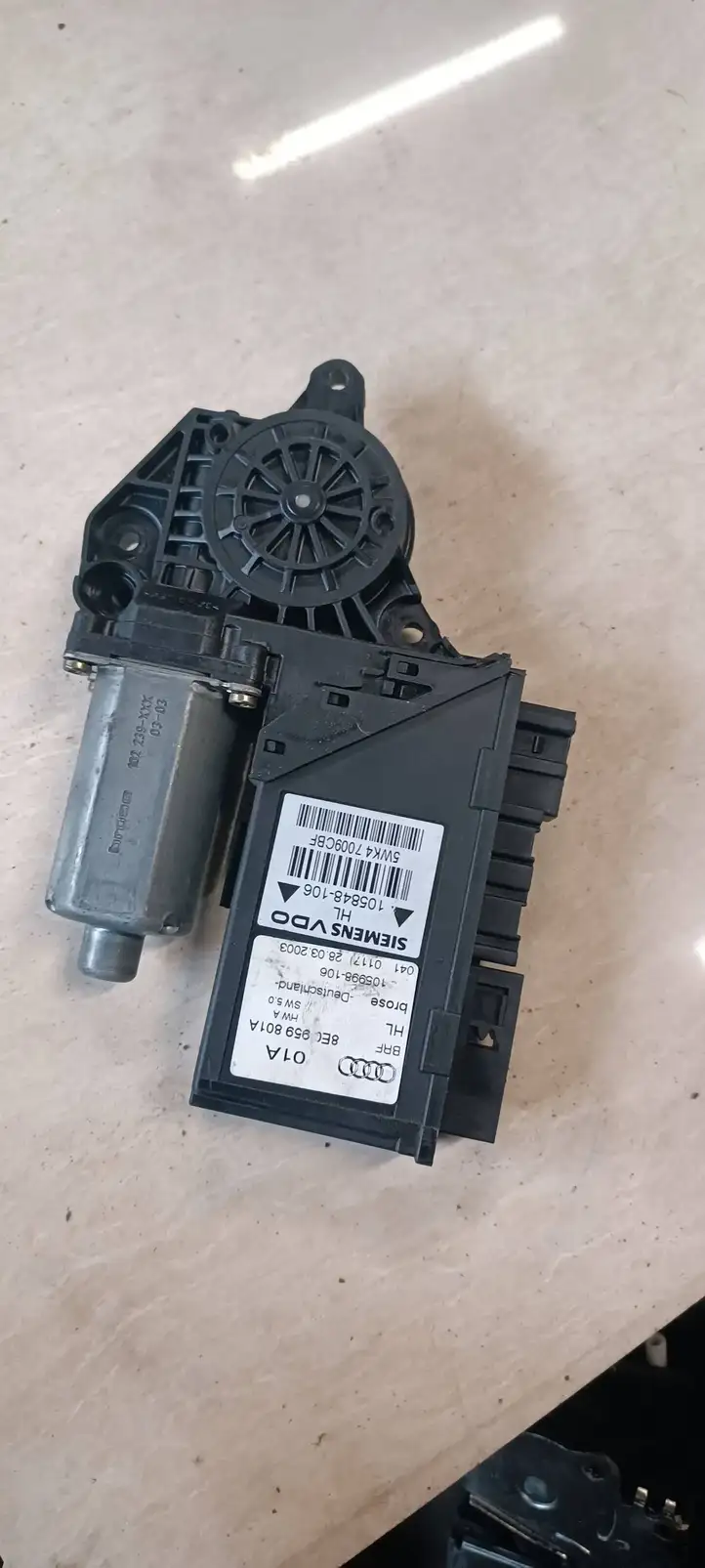 Audi A4 S4 B6 8E 8H (2000 - 2006) 8E0959801A Стеклоподъемник задней двери — фото 1