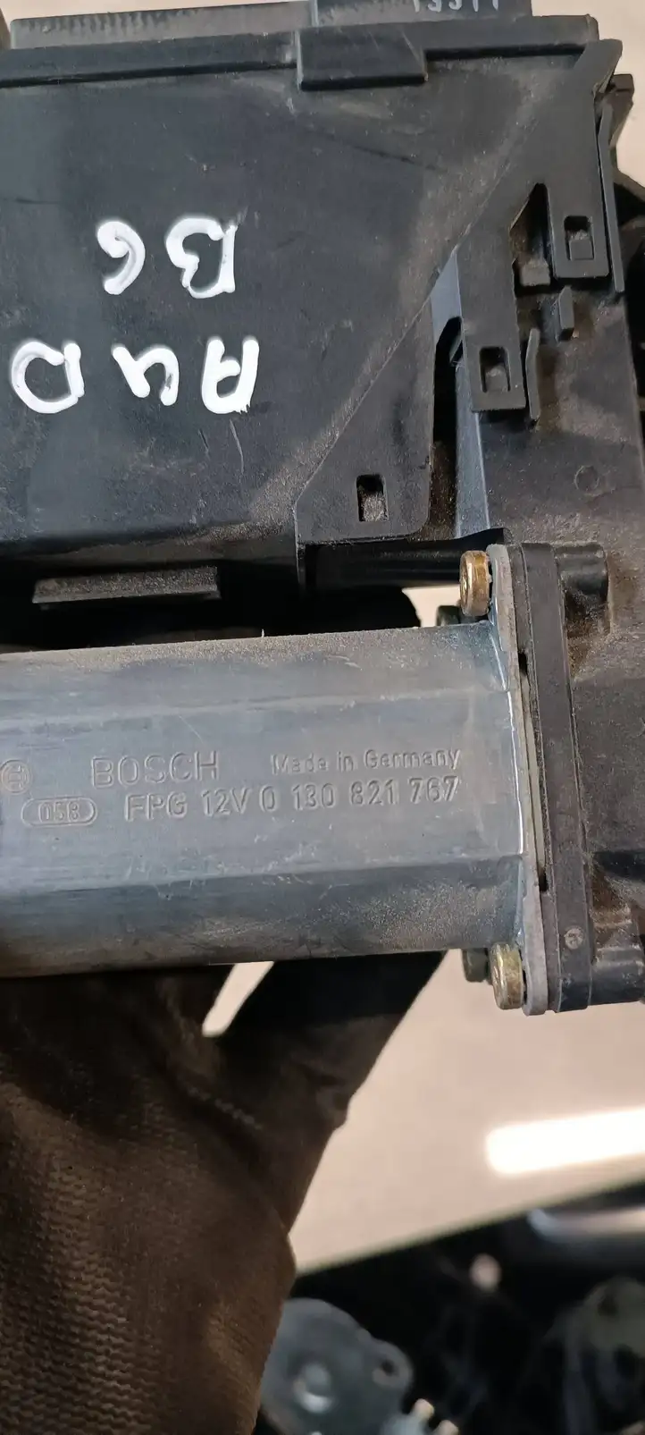 Audi A4 S4 B6 8E 8H (2000 - 2006) 8E0959801A Стеклоподъемник задней двери — фото 2