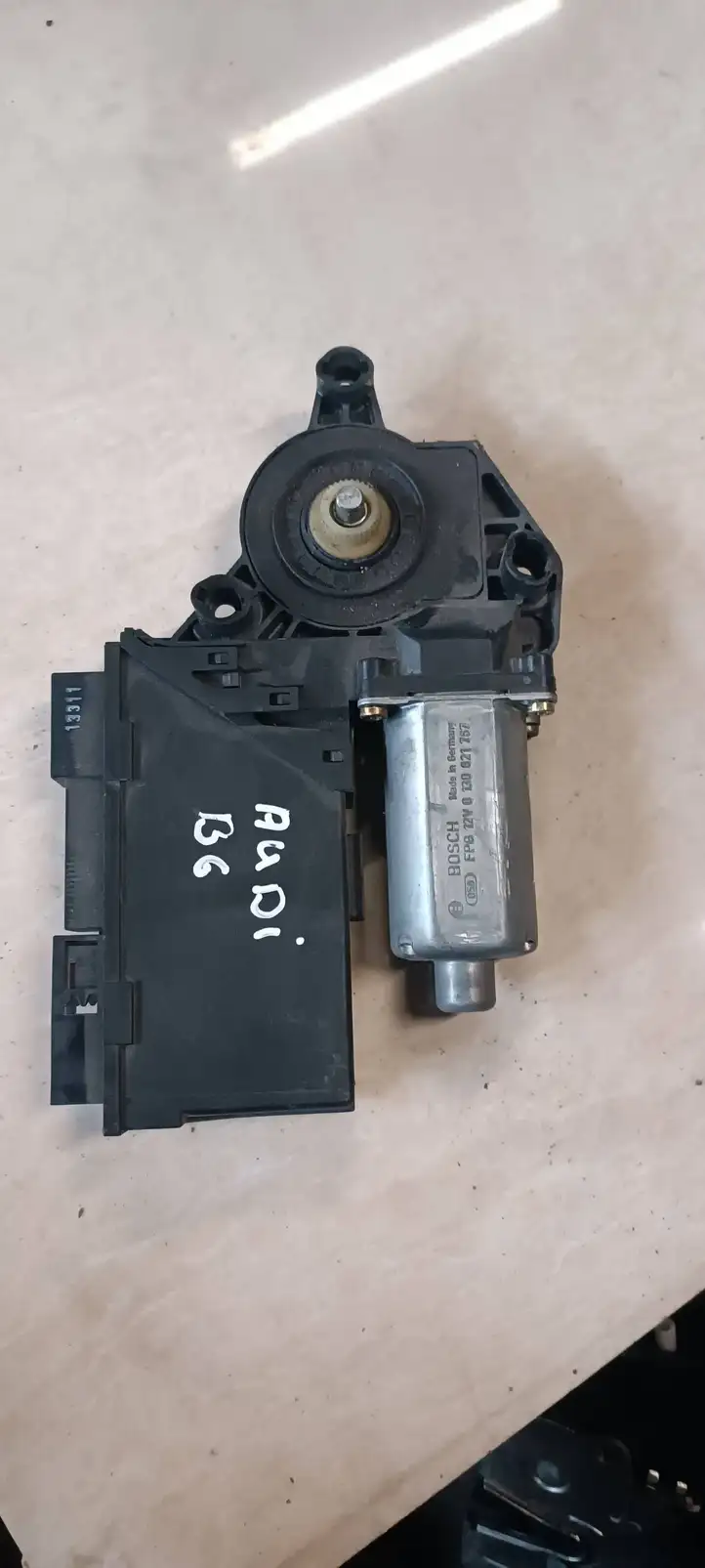 Audi A4 S4 B6 8E 8H (2000 - 2006) 8E0959801A Стеклоподъемник задней двери — фото 3