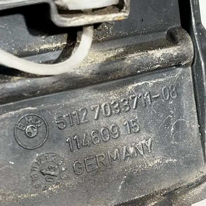 BMW 5 E60 E61 (2004 - 2010) 51127033711 Заглушка буксировочной петли бампера — фото 2