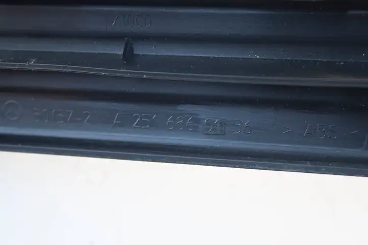 Mercedes-Benz R W251 (2005 - 2013) A2516860136 Внутренняя отделка переднего порога — фото 5