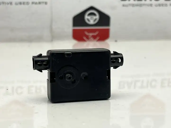 BMW 4 F36 Gran coupe (2014 - 2017) 9231466 Усилитель антенны — фото 3
