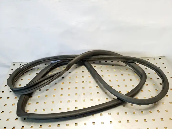 Honda FR-V (2004 - 2009)   Уплотнительная резина (на кузове)