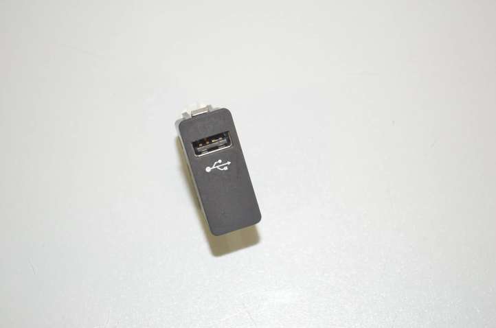 8620397 BMW i3 USB jungtis