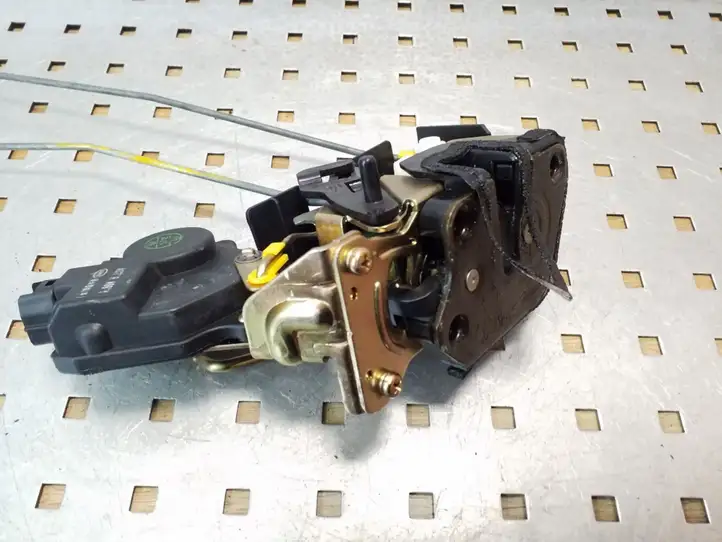 Hyundai Terracan (2004 - 2007) Замок задней двери — фото 4