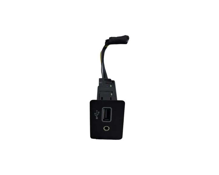 284H35FA0C Nissan Leaf II (ZE1) USB jungtis