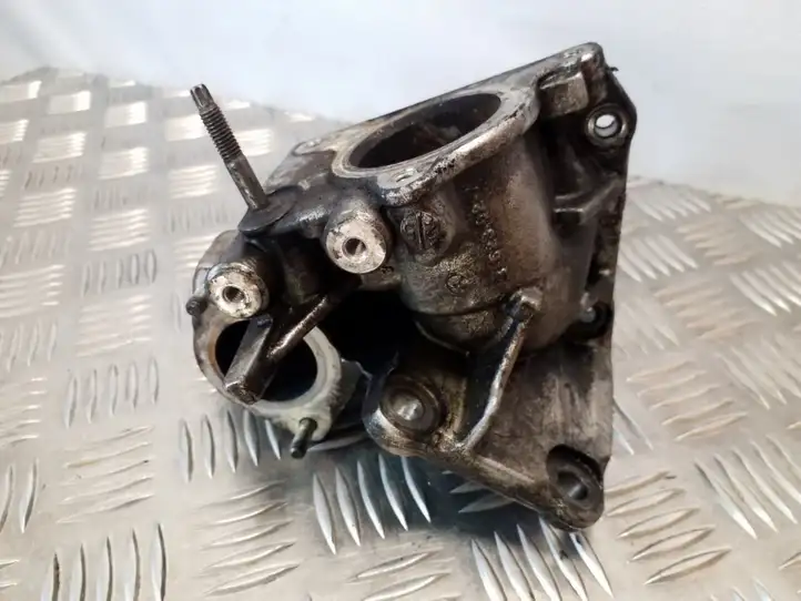 Nissan Juke I F15 (2010 - 2018) 3523027 Кронштейн охладителя EGR — фото 2