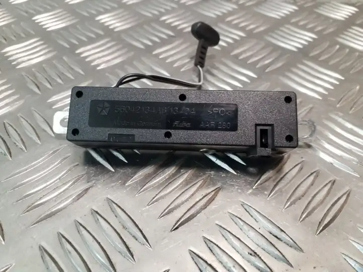 Jeep Grand Cherokee (WJ) (1998 - 2004) 56042134AB Усилитель антенны — фото 1