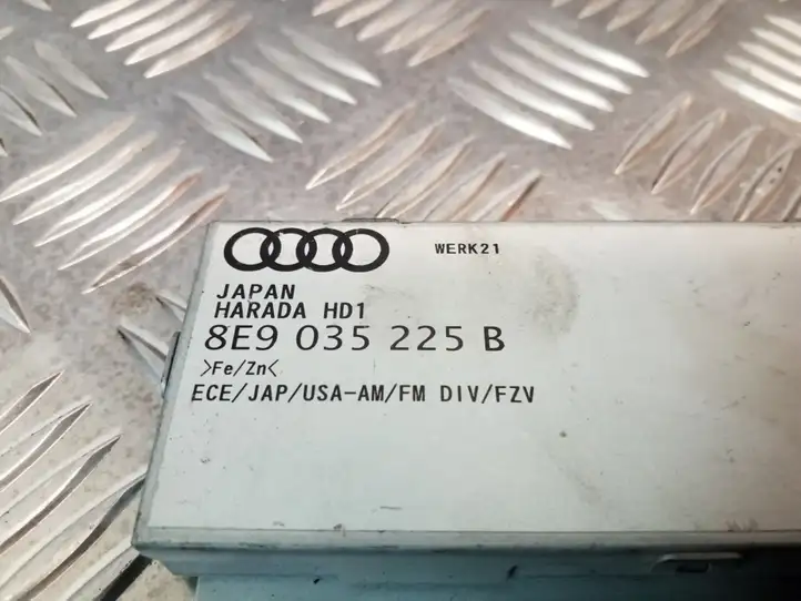 Audi A4 S4 B6 8E 8H (2000 - 2006) 8E9035225B Усилитель антенны — фото 3