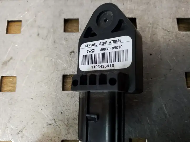 Toyota Avensis T250 (2003 - 2006) 8983105010 Датчик удара SRS — фото 2