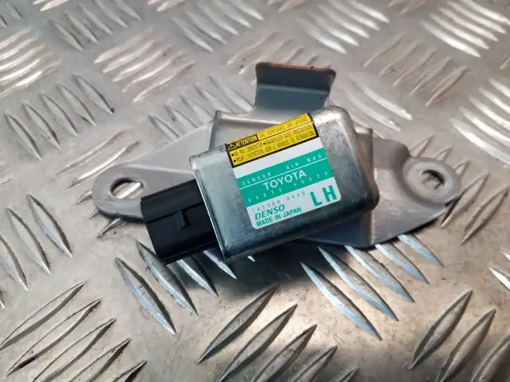 Toyota Land Cruiser (J120) (2002 - 2009) 8983060020 Датчик удара SRS — фото 1