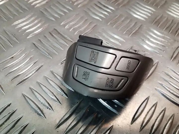Honda FR-V (2004 - 2009) Кнопки на рулевом колесе — фото 1