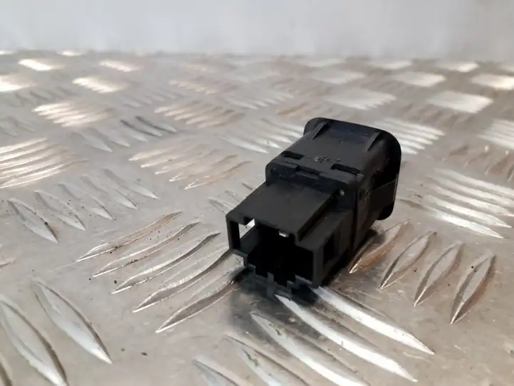 Seat Toledo II (1M) (1998 - 2006) 3B0959833A Включатель открытия топливного бака — фото 2