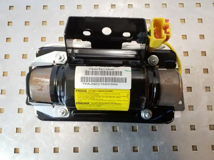 Chrysler 300 - 300C (2005 - 2011) P04649118AH Подушка безопасности пассажира — фото 2