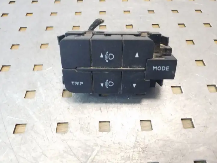 Iveco Daily Daily 35 - 40.10 (2001 - 2016) Включатель регулировки высоты фонарей — фото 4