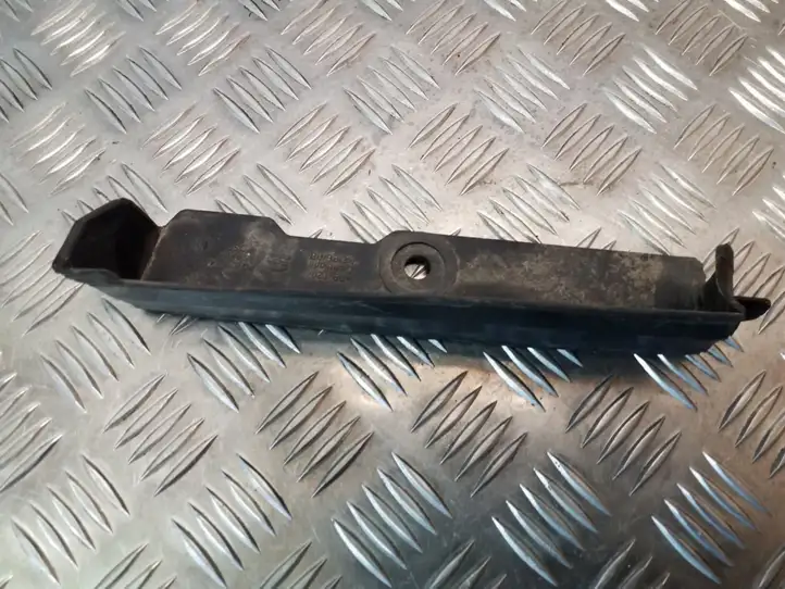 Seat Leon (1P) (2005 - 2012) 1P0821146A Кронштейн переднего подкрылка — фото 3