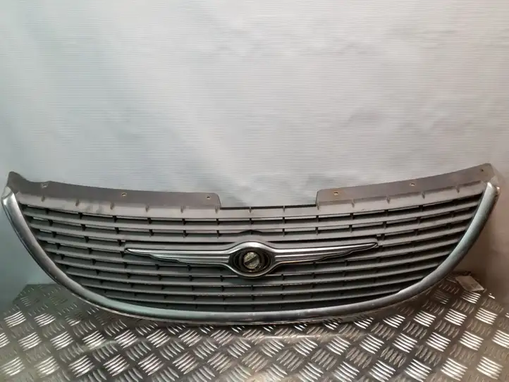 Chrysler Voyager (2001 - 2004) 4857522AA Верхняя решетка радиатора — фото 1