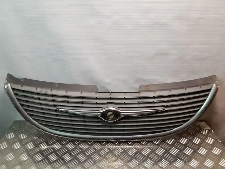 Chrysler Voyager (2001 - 2004) 4857522AA Верхняя решетка радиатора — фото 2