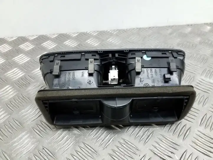 Volkswagen Golf VI (2009 - 2013) 5K0815736D Центральный воздушный дефлектор — фото 2