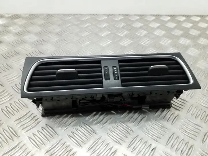 Audi A4 S4 B8 8K (2007 - 2011) 8T1820951 Центральный воздушный дефлектор — фото 1