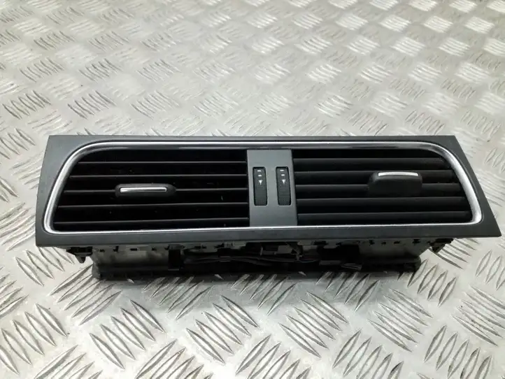 Audi A4 S4 B8 8K (2007 - 2011) 8T1820951C Центральный воздушный дефлектор — фото 1